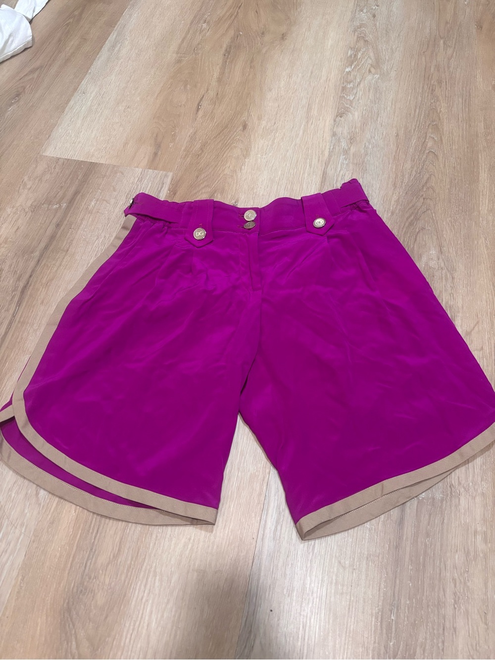DOLCE & GABBANA Beige Purple Silk Shorts Size 38